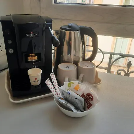 ゲストハウス ルームズ スタツィオネ チェントラーレ